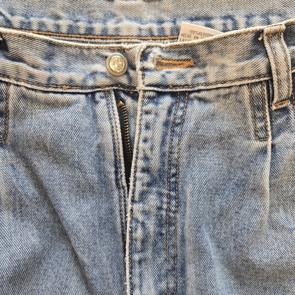 VTG 80s Bill Blass Denim Mom Jeans in a Light Wash - Picture 5 of 11